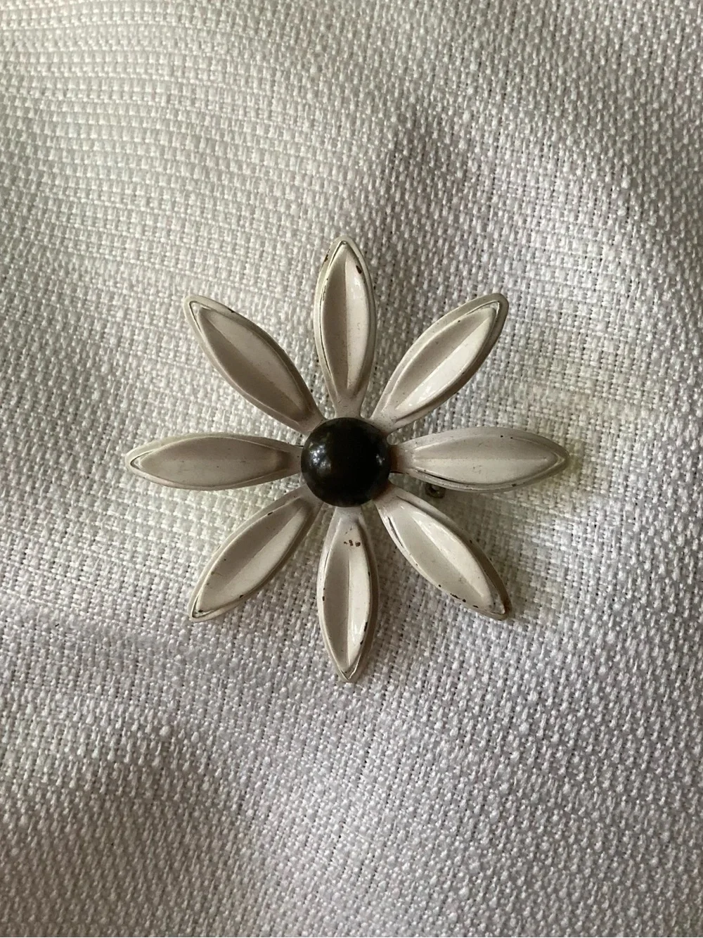 Vintage Flower Power Layered Petal White Enamel Daisy Brooch Pin w/ Dark Center!